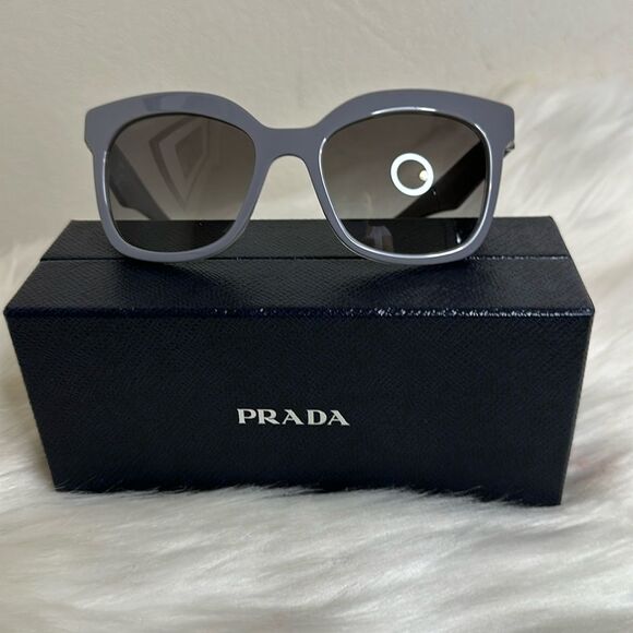 💯 Authentic Prada Sunglasses🍀 - Picture 1 of 14